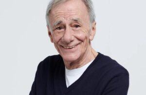 Scopri di più sull'articolo Roberto Vecchioni incanta Agrigento con “Tra il silenzio e il tuono” al Palaforum