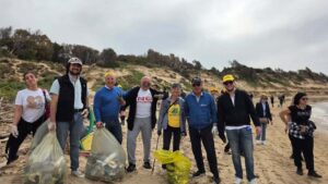 Scopri di più sull'articolo Maddalusa: 200 sacchi di rifiuti rimossi grazie all’impegno dei volontari