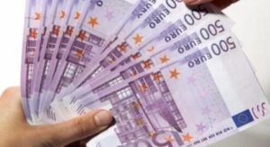 Scopri di più sull'articolo La banconota da 500 euro va in pensione: cosa cambia per i cittadini