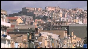 Scopri di più sull'articolo Scoperti proiettili e liquido infiammabile a Villaseta, allerta in città