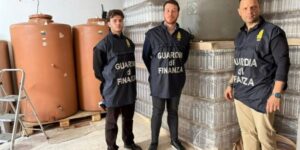 Scopri di più sull'articolo Sequestrati 8 mila litri di vino in una cantina abusiva a Palma di Montechiaro