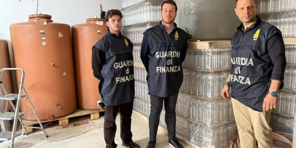 Al momento stai visualizzando Sequestrati 8 mila litri di vino in una cantina abusiva a Palma di Montechiaro
