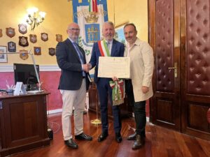 Scopri di più sull'articolo Il sindaco Miccichè premia il professor Fabio Zarbo con un encomio ufficiale