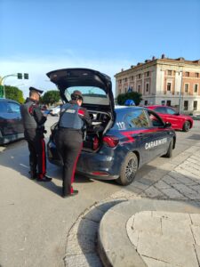 Scopri di più sull'articolo Droga scovata dai cani: panineria chiusa a San Leone dopo i controlli dei Carabinieri