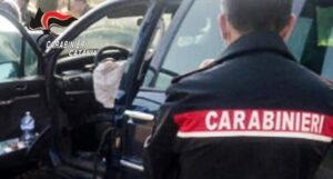 Scopri di più sull'articolo Arrestato dopo un inseguimento: ladro di SUV in fuga bloccato dalla polizia