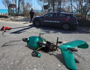Scopri di più sull'articolo Ultraleggero costretto a un atterraggio d’emergenza sulla spiaggia, carabinieri in azione