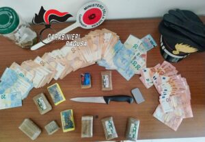Scopri di più sull'articolo Tre arresti a Rosolini: Carabinieri sequestrano un chilo di hashish