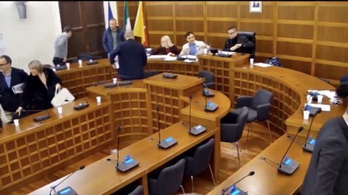 Al momento stai visualizzando Sfiducia al sindaco Corbo affossata in Consiglio: assenze e toni accesi a Canicattì