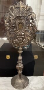 Scopri di più sull'articolo La Santa Croce in mostra al Calvario: celebrazioni per l’Inventio Crucis