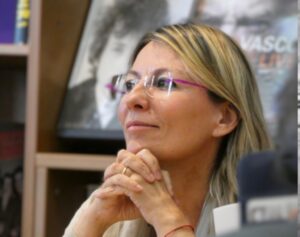 Scopri di più sull'articolo Sara Rattaro incanta il pubblico durante le Conversazioni a Girgenti