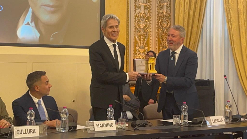 Al momento stai visualizzando Agrigento celebra Claudio Baglioni: un custode di storia e identità millenaria