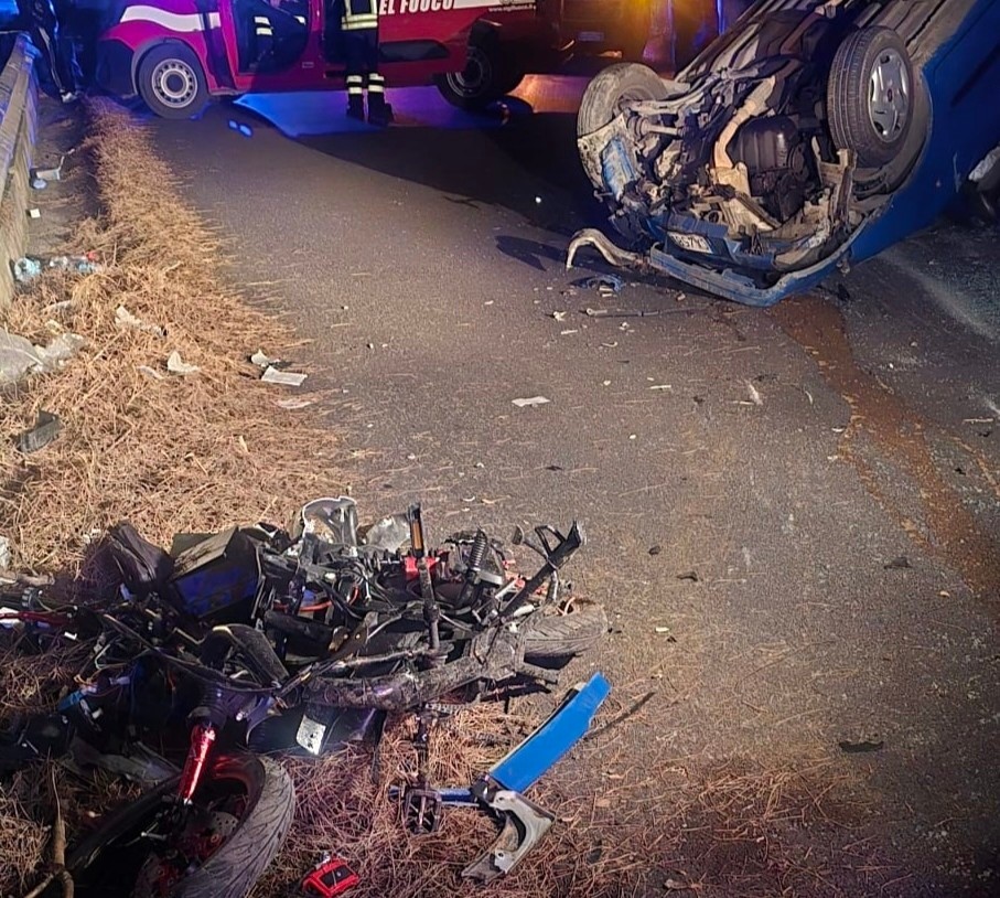 Al momento stai visualizzando Tragico incidente stradale: un giovane motociclista perde la vita a 19 anni