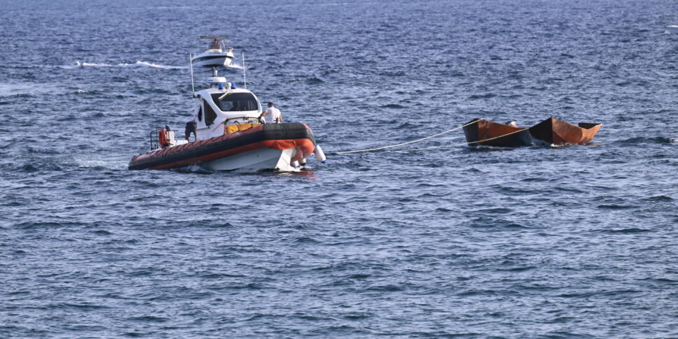 Al momento stai visualizzando Tragedia in mare a Lampedusa: 18 vittime e un bambino in gravi condizioni