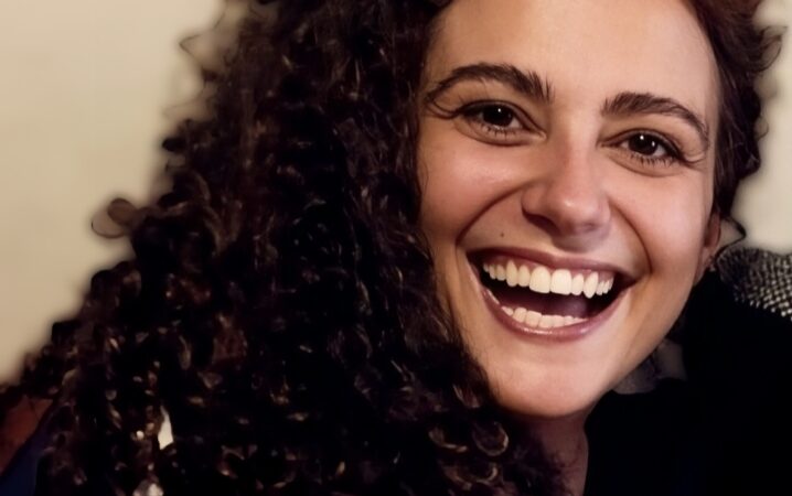 Al momento stai visualizzando Maria Pia Esposito: l’arte siciliana che sfida fede e storia con intensità