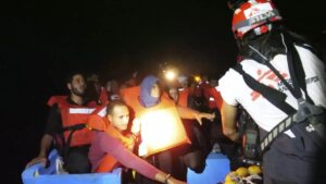 Scopri di più sull'articolo Tragedia a Lampedusa: 19 vittime e 58 sopravvissuti dopo il naufragio