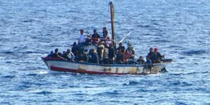 Scopri di più sull'articolo Sbarco a Lampedusa: la nave Safira salva 60 migranti in difficoltà