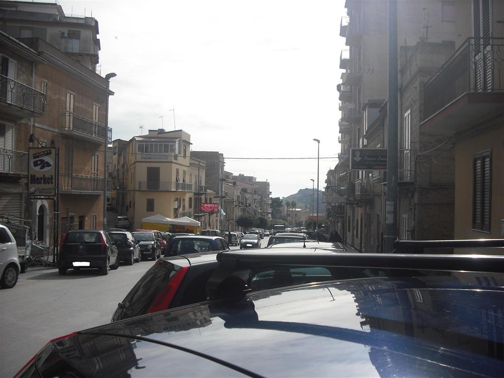 Al momento stai visualizzando Lite violenta in pieno centro a Naro: due feriti e una denunciata