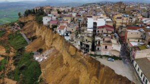 Scopri di più sull'articolo Niscemi, frana in attesa: il Comune non ha presentato progetti in nove anni