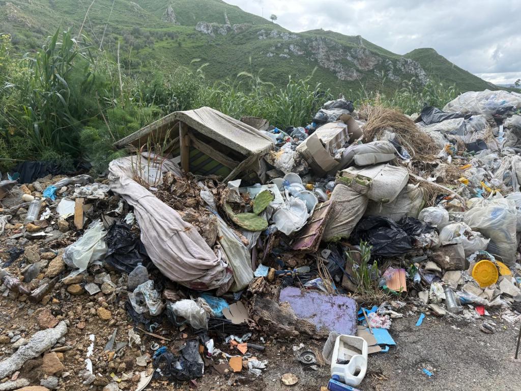 Al momento stai visualizzando Sequestro a Casteltermini: un terreno diventa discarica abusiva