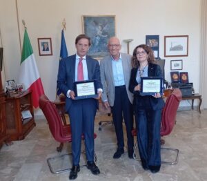Scopri di più sull'articolo Targa commemorativa per il Prefetto e il Vicario: “Mucci, simbolo di forza ad Agrigento