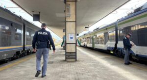 Scopri di più sull'articolo Aggressione ai poliziotti sul treno: arrestato un 26enne a Catania