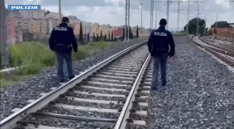 Al momento stai visualizzando Due minorenni indagati per massi sui binari tra Agrigento e Caltanissetta