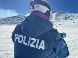 Scopri di più sull'articolo Polizia salva sette sciatori in difficoltà sulle piste locali