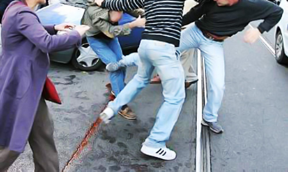 Al momento stai visualizzando Feriti e denunciati dopo un violento scambio di insulti a Sciacca