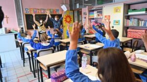 Scopri di più sull'articolo Dodicenne denuncia maltrattamenti in famiglia attraverso un tema scolastico
