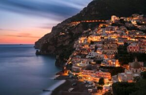 Scopri di più sull'articolo Campania, tra coste e isole: l’eterna attrazione per i turisti in vacanza