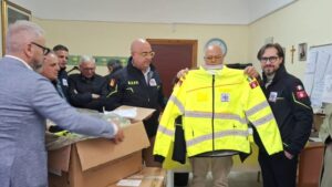 Scopri di più sull'articolo Nuove divise per 2.800 soccorritori del SEUS 118: un traguardo significativo