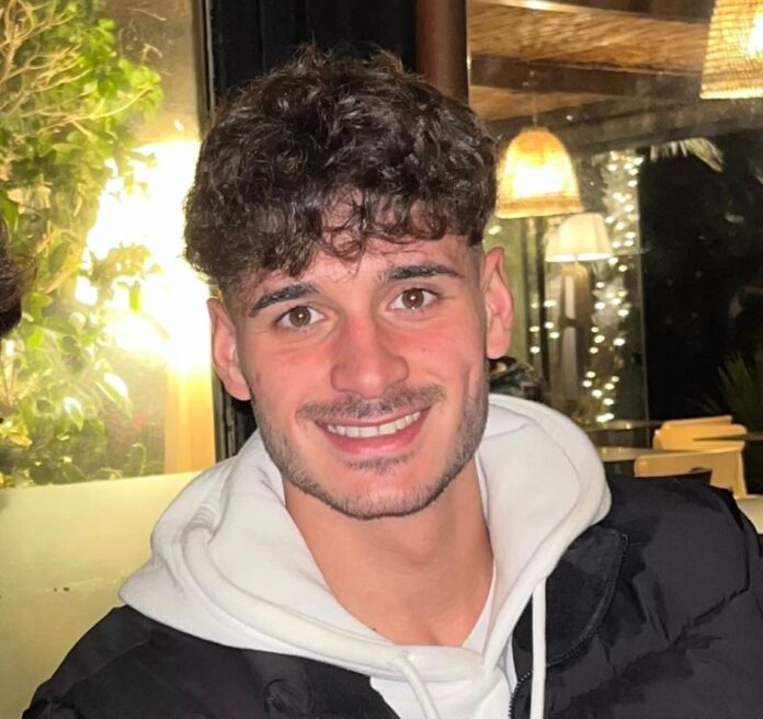 Al momento stai visualizzando Migliaia di persone a Favara per l’addio a Gabriele Vaccaro