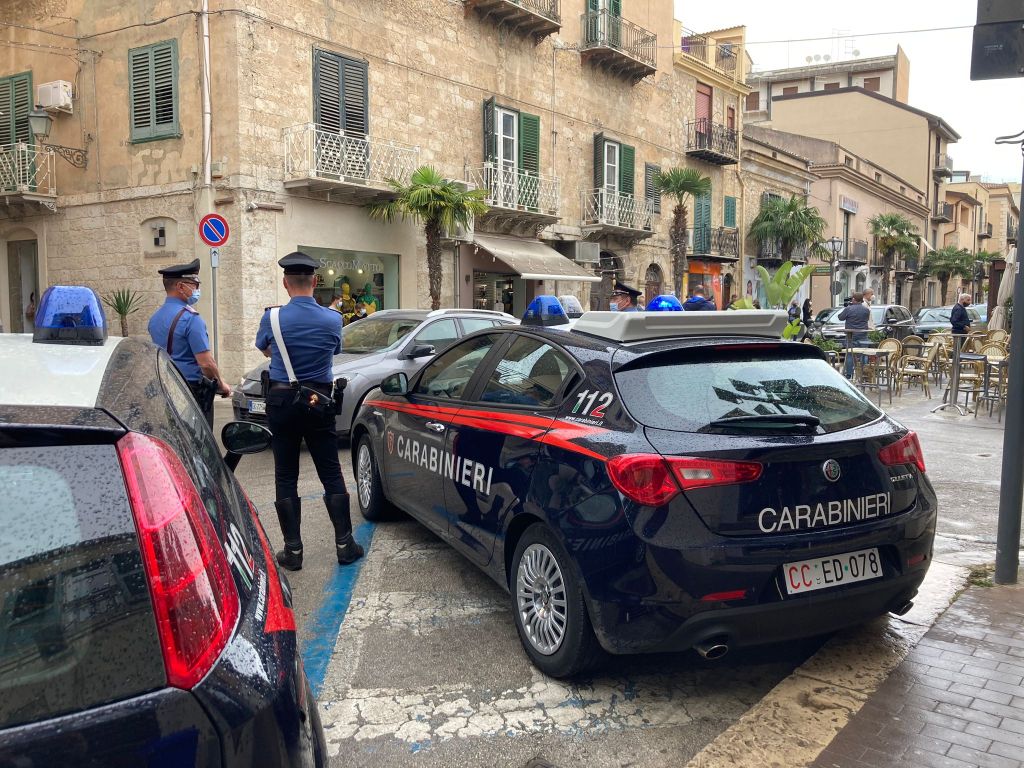 Al momento stai visualizzando Furto da 10 mila euro in casa di un parrucchiere a Canicattì