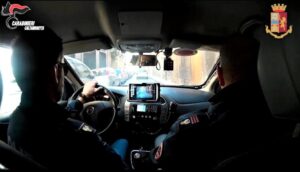 Scopri di più sull'articolo Evade dai domiciliari e si barrica da un amico: arrestato a Caltanissetta