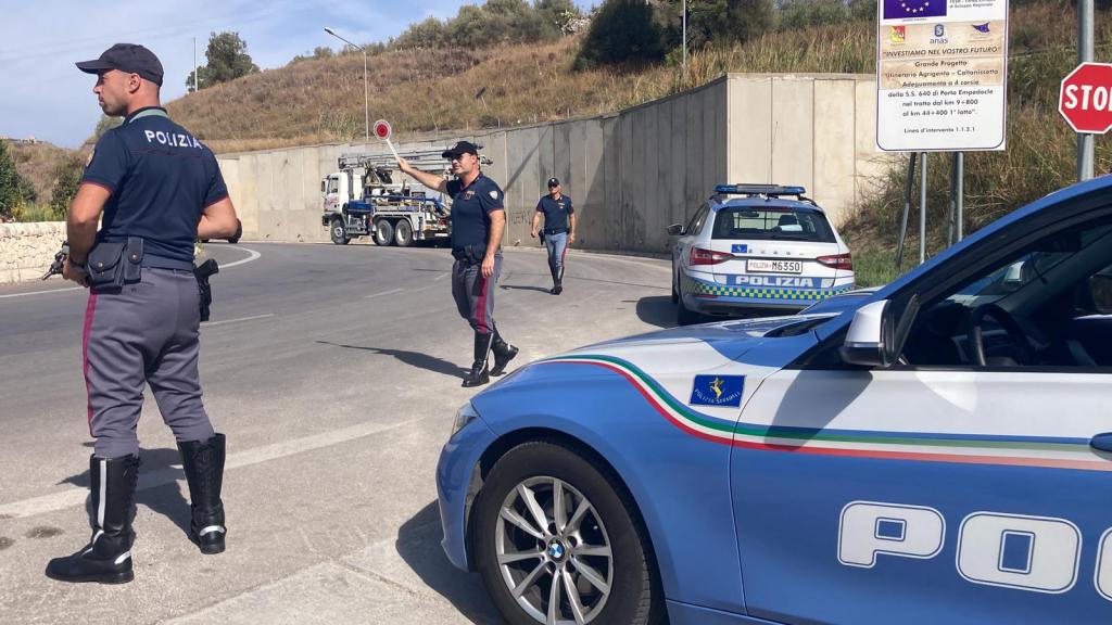 Al momento stai visualizzando Ubriaco al volante, fermato dalla polizia mentre viaggiava contromano sulla SS640