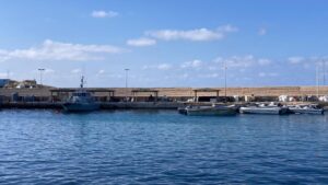 Scopri di più sull'articolo Tragedia a Lampedusa: 18 migranti morti, un bambino in gravi condizioni