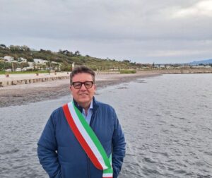 Scopri di più sull'articolo Proteste al porto di Menfi: il sindaco Clemente contro la rimozione della posidonia