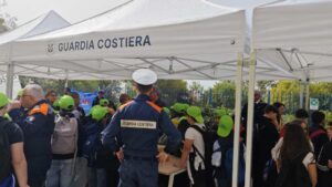Scopri di più sull'articolo Piccoli studenti dell’Agrigentino in visita alla Capitaneria di Porto Empedocle