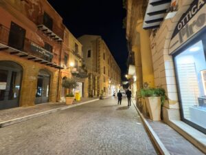 Scopri di più sull'articolo Furto di borsello in un locale: denunciata per spese con carta rubata