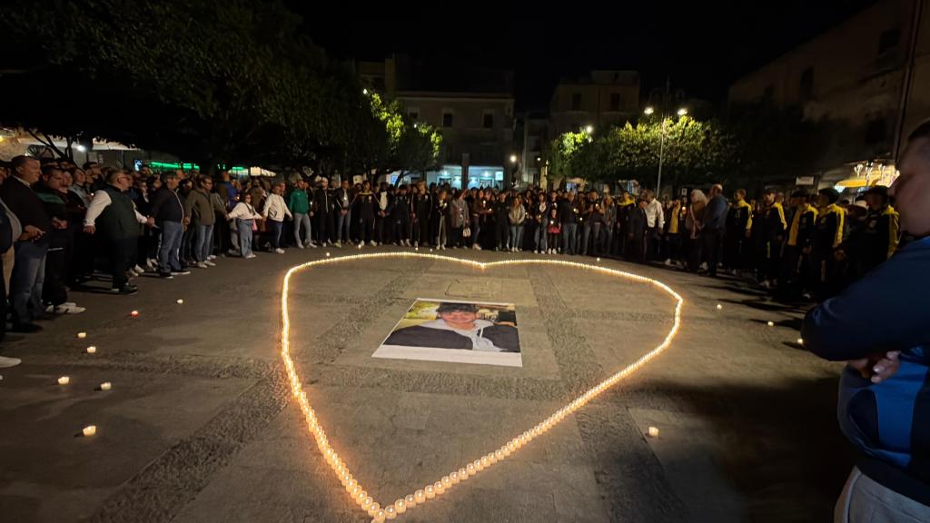 Al momento stai visualizzando Fiaccolata a Favara e Pavia per onorare la memoria di Gabriele Vaccaro