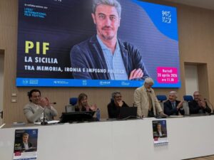 Scopri di più sull'articolo Pif dialoga con gli studenti dell’Università di Palermo: un incontro ispiratore