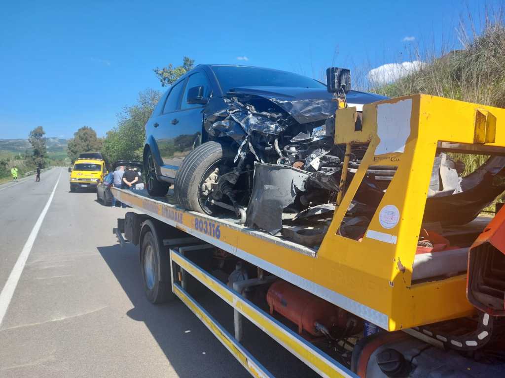 Al momento stai visualizzando Incidente tra Aragona e Comitini: tre persone ferite nello scontro auto
