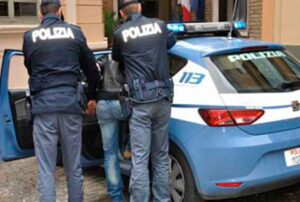 Scopri di più sull'articolo Finge di essere guida turistica e ruba a un turista: denunciato un 22enne ad Agrigento