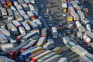 Scopri di più sull'articolo Sicilia paralizzata: aggiornamenti sullo stop agli autotrasporti