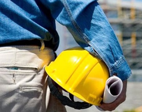 Al momento stai visualizzando Operaio di 65 anni ferito dopo caduta da un’impalcatura in cantiere