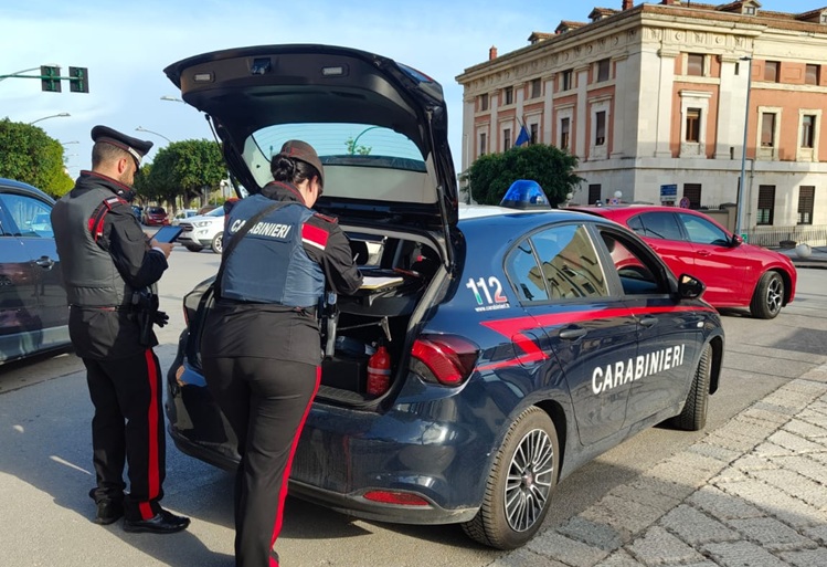 Al momento stai visualizzando Controlli dei Carabinieri ad Agrigento: cane Nadia scopre droga nel centro e a San Leone