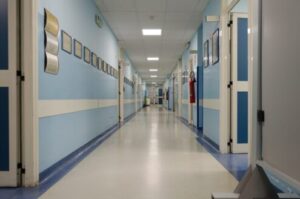 Scopri di più sull'articolo Tragedia in ospedale: neonata di un anno e mezzo perde la vita, autopsia in arrivo