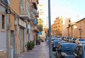 Scopri di più sull'articolo Spaccio e risse: Via Callicratide nel caos tra degrado e immigrazione