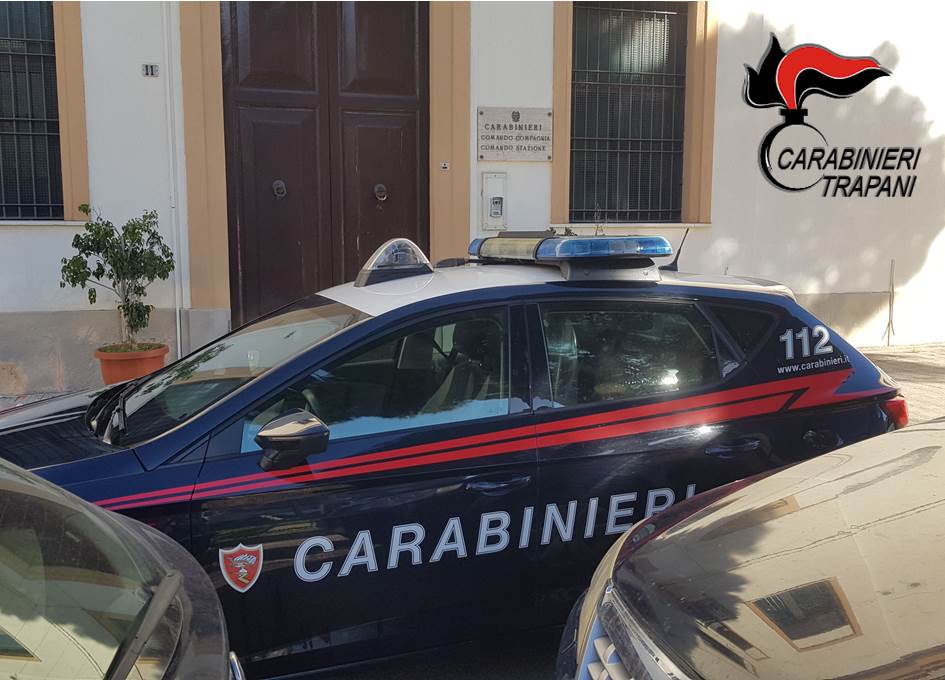 Al momento stai visualizzando Arrestato dopo aver evaso dai domiciliari e rubato un cellulare