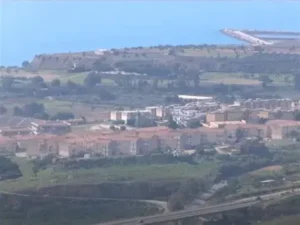 Scopri di più sull'articolo Scoperti proiettili e liquido infiammabile a Villaseta, allerta a Agrigento